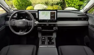 Toyota призна за спорно решение в интериора на новата RAV4