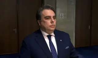 Промяната на Асен „цар“ Василев