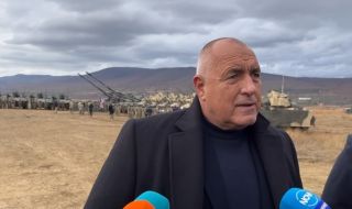 Борисов се появи изненадващо на полигона в Ново Село с посланика на САЩ 