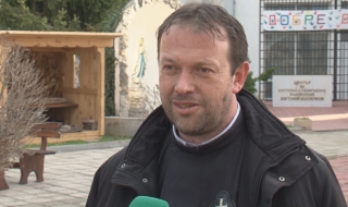 Отец Паоло Кортези е в стачка