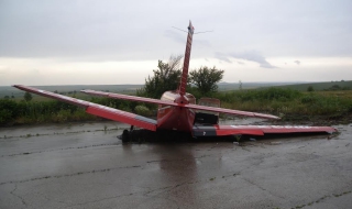 Двама ранени след авария на селскостопански самолет край Шумен