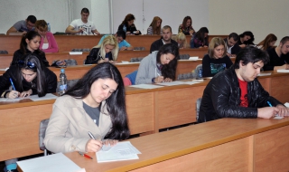 Пенчо Славейков и Елин Пелин на изпита по литература в СУ