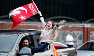 Индже: Турция скъса с демокрацията
