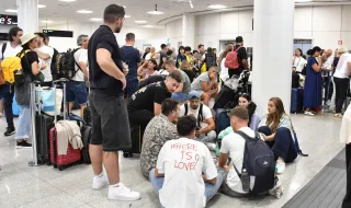 Полетите в Катания са възобновени след ново прекъсване заради Етна