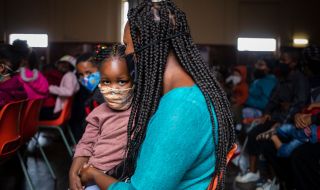 Щамът на вируса в ЮАР не е по-опасен от британския