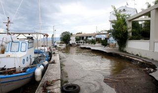 Сериозни наводнения в Гърция