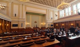 Парламентът започва работа с гласуването на важни законопроекти