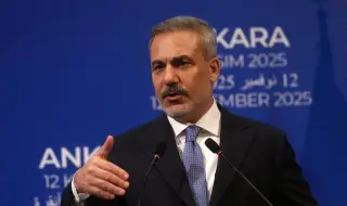 Турският външен министър на посещение в Иран