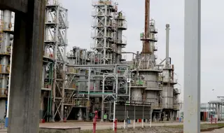 Китай натрупа рекордни запаси петрол на фона на конфликта в Близкия изток