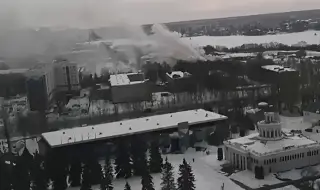 Огромен пожар погълна танкова академия в Русия