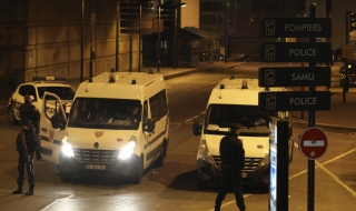 Три групи терористи са действали в Париж