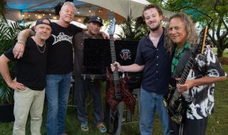 Metallica се срещнаха със звезда от Stranger Things и посветиха изпълнение на Master of Puppets на героя му (ВИДЕО)