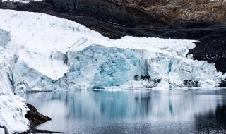 Учени изследват ледник, който не се топи