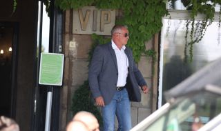 Адвокат: Задържаха Васил Божков на летището за 24 часа