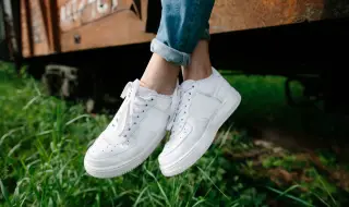 Лесни трикове за бързо почистване на белите обувки