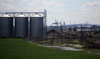 Бургас смърди, а "Лукойл" мълчи