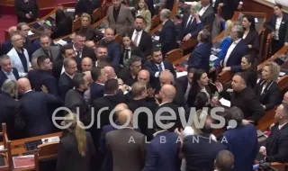 Бой между депутати в парламента на Албания