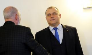 Искрен Веселинов: Какви мутри има във властта? Аз да ви приличам на мутра?