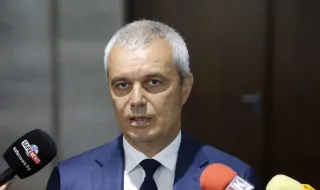 Костадинов поиска извинение от Гюров за руското знаме