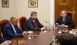 Радев към ДБ: Хората от моята кохорта са завършили американски академии, а от вашата - съветски ВИДЕО