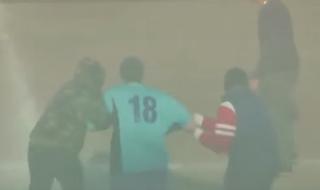 "Отвлякоха" футболист от терена с хеликоптер (ВИДЕО)