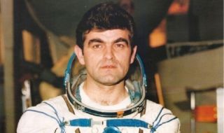 На 7 юни 1988 г. Имаме втори космонавт