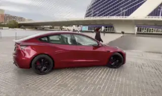 Снимаха наточената Tesla Model 3 (ВИДЕО)