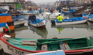 Рибарите от Царево отказват да спазят предупрежденията за мините в Черно море
