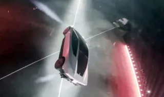 Наистина ли може да лети новият суперавтомобил на Tesla?