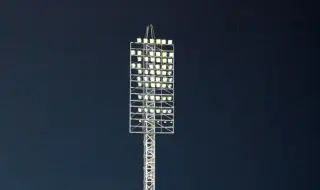 Новак в елита взема осветлението на стадион в София