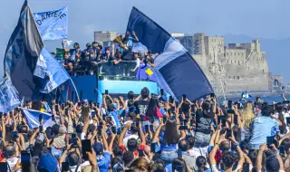 Hundreds of thousands of fans celebrated Napoli's title in the streets 