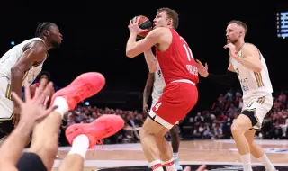 Александър Везенков с контузия на лицето след победата на Олимпиакос над Монако