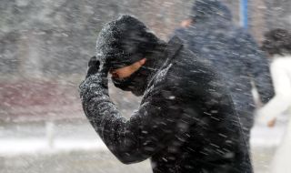 Поне три жертви на снежната буря в САЩ