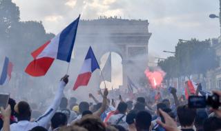 Радостта във Франция взе живота на двама