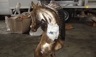 Хванаха близо 5 кг опиум в конска глава