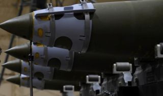 Израел напада Газа "по въздух, море и суша"