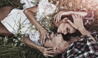 Жените да поемат инициативата в секса днес, съветват астролозите