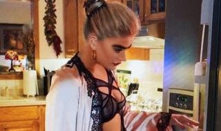 Модел на бельо със слети вежди предизвика ожесточени спорове