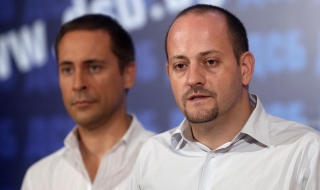 ДСБ канят депутати на дебат пред парламента