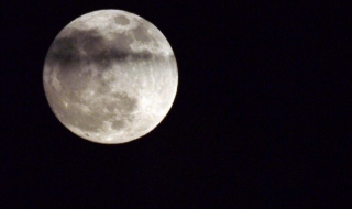 Пълнолунието вреди на добрия сън