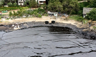 Петролен разлив замърси тайландски плажове