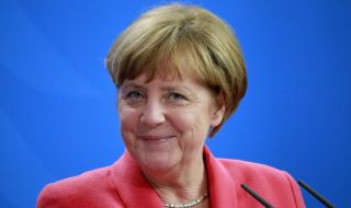 Известен руски комедиантски тандем си направи шега по телефона с Меркел