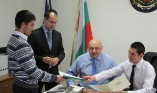 ММС отвори врати за четирима младежи