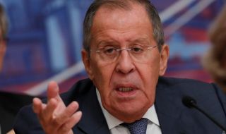 Лавров: САЩ водят война с Русия