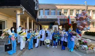 Лили Иванова зарадва лекари от Александровска болница
