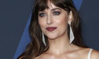 Звездата от "50 нюанса сиво" шашна с голотата си (СНИМКИ)