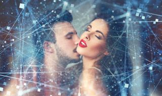 Бившата приятелка на тийнейджър го хвана да прави секс с 42-годишната ѝ майка