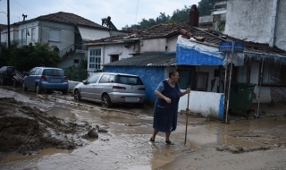 Жертвите на наводненията в Гърция вече са 4
