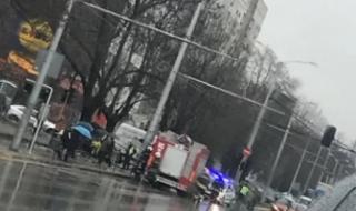 Шофьор на такси предизвика страшно меле с много ранени в София