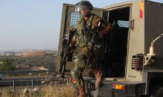 Израелски войници убиха палестинец, хвърлял камъни по коли